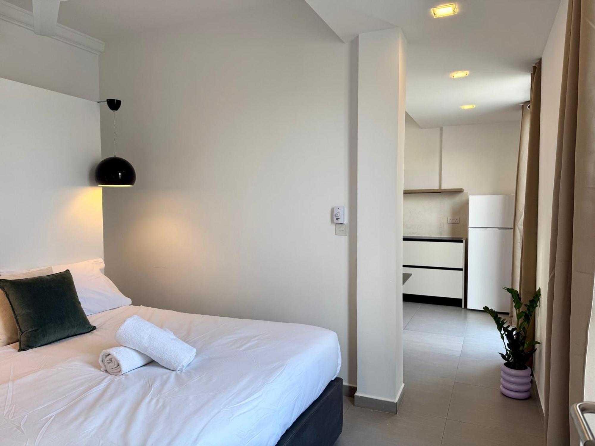 People & Places Hostal Sliema