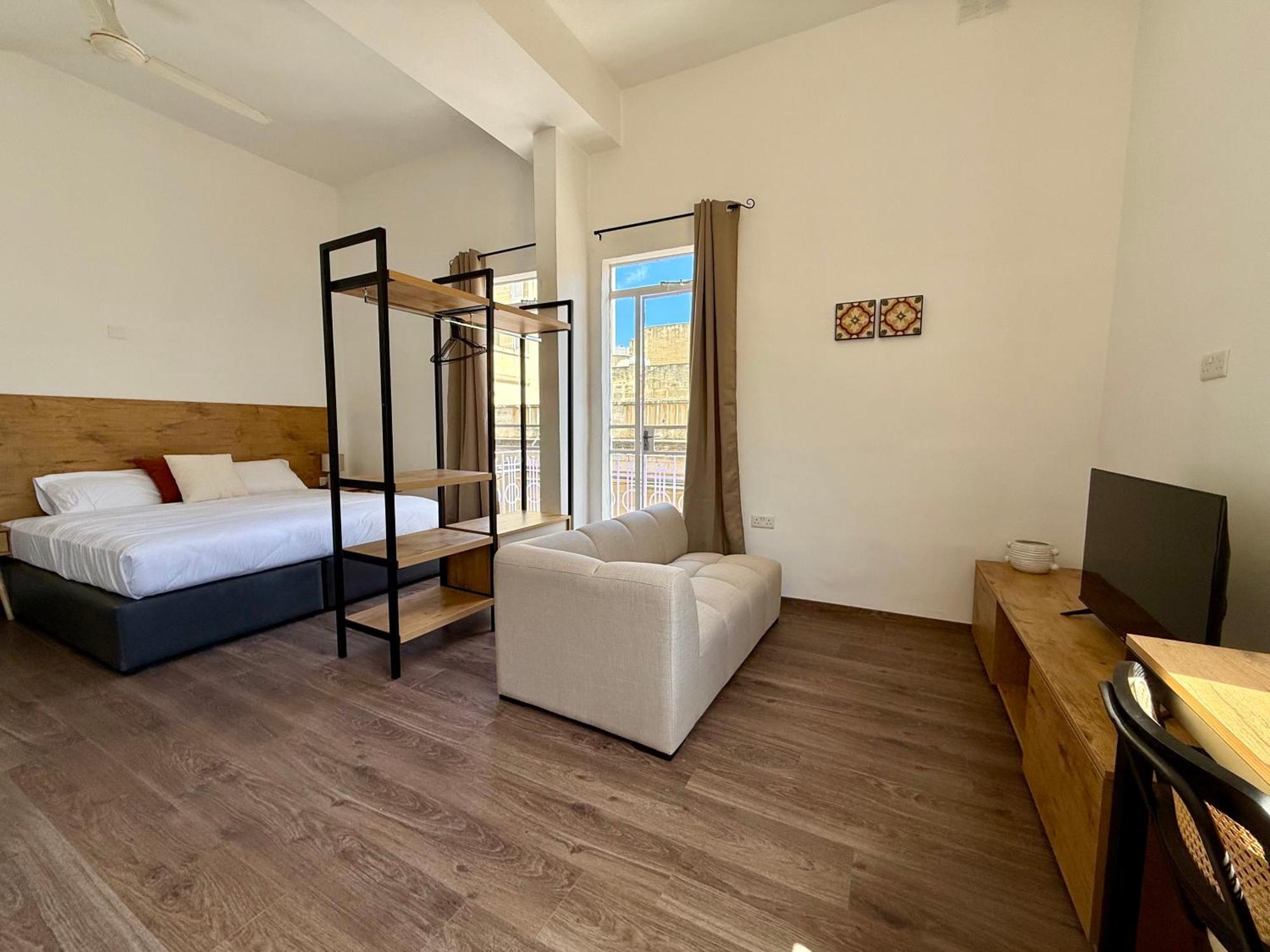 Hostal People & Places
