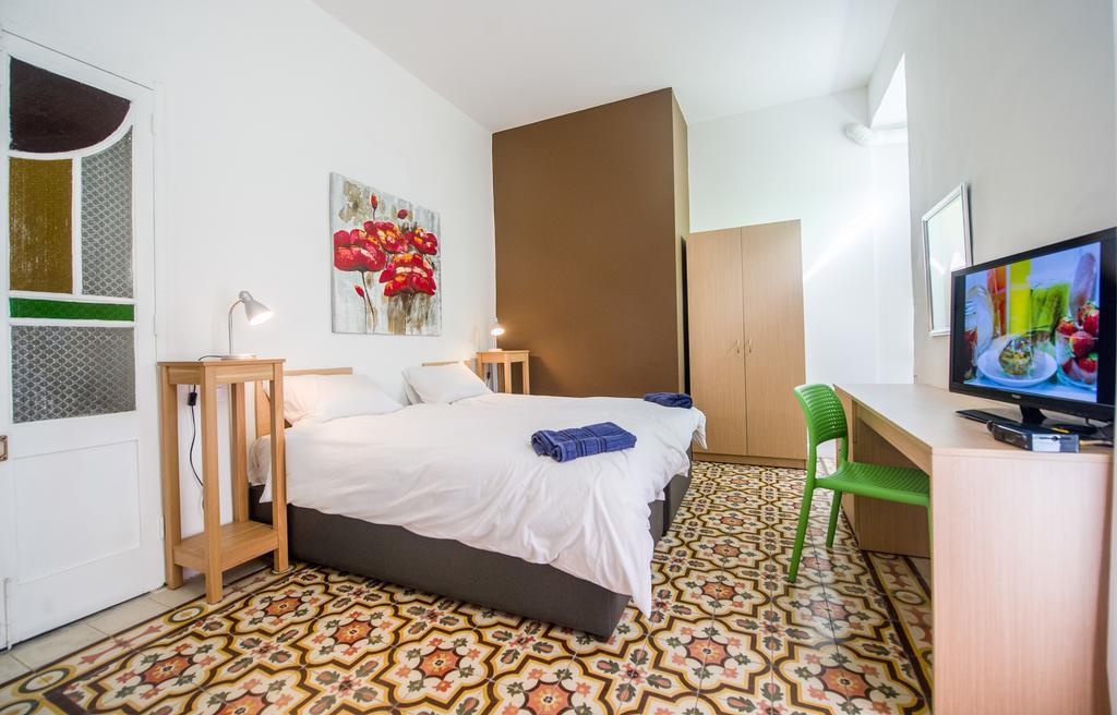 People & Places Hostal