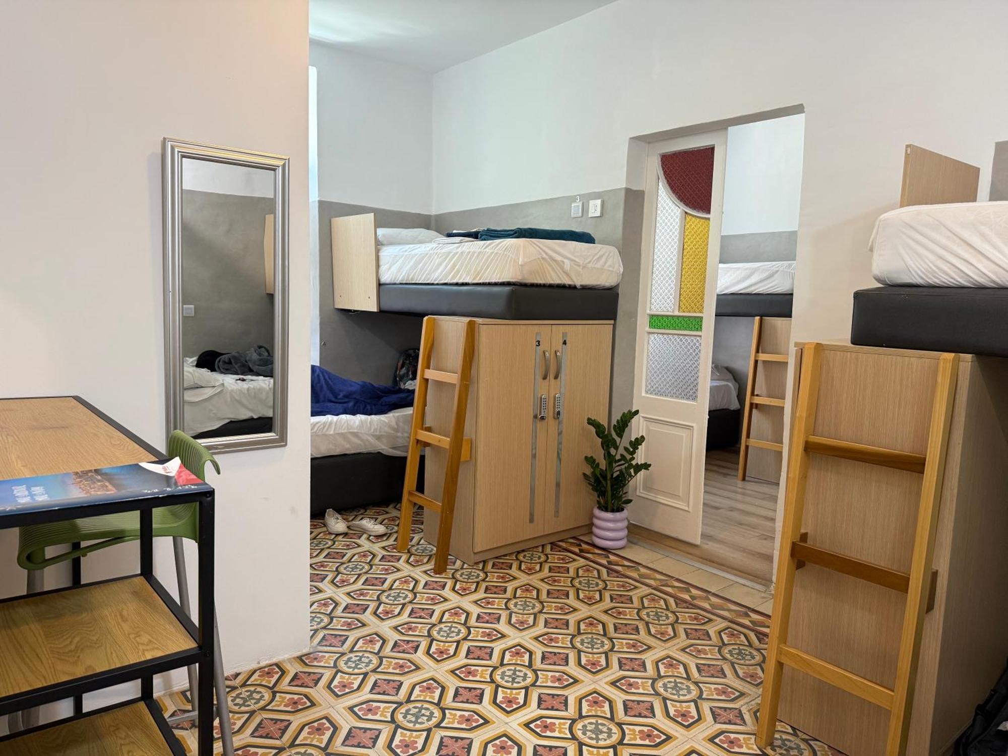 Auberge de jeunesse People & Places